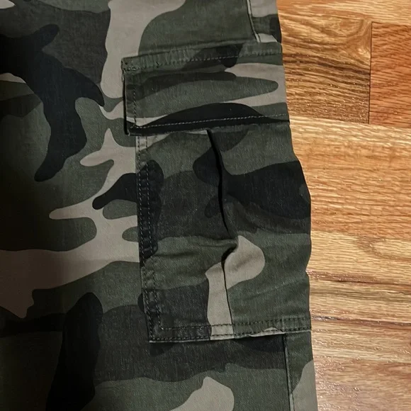 NWOT camo cargos - Picture 5 of 10